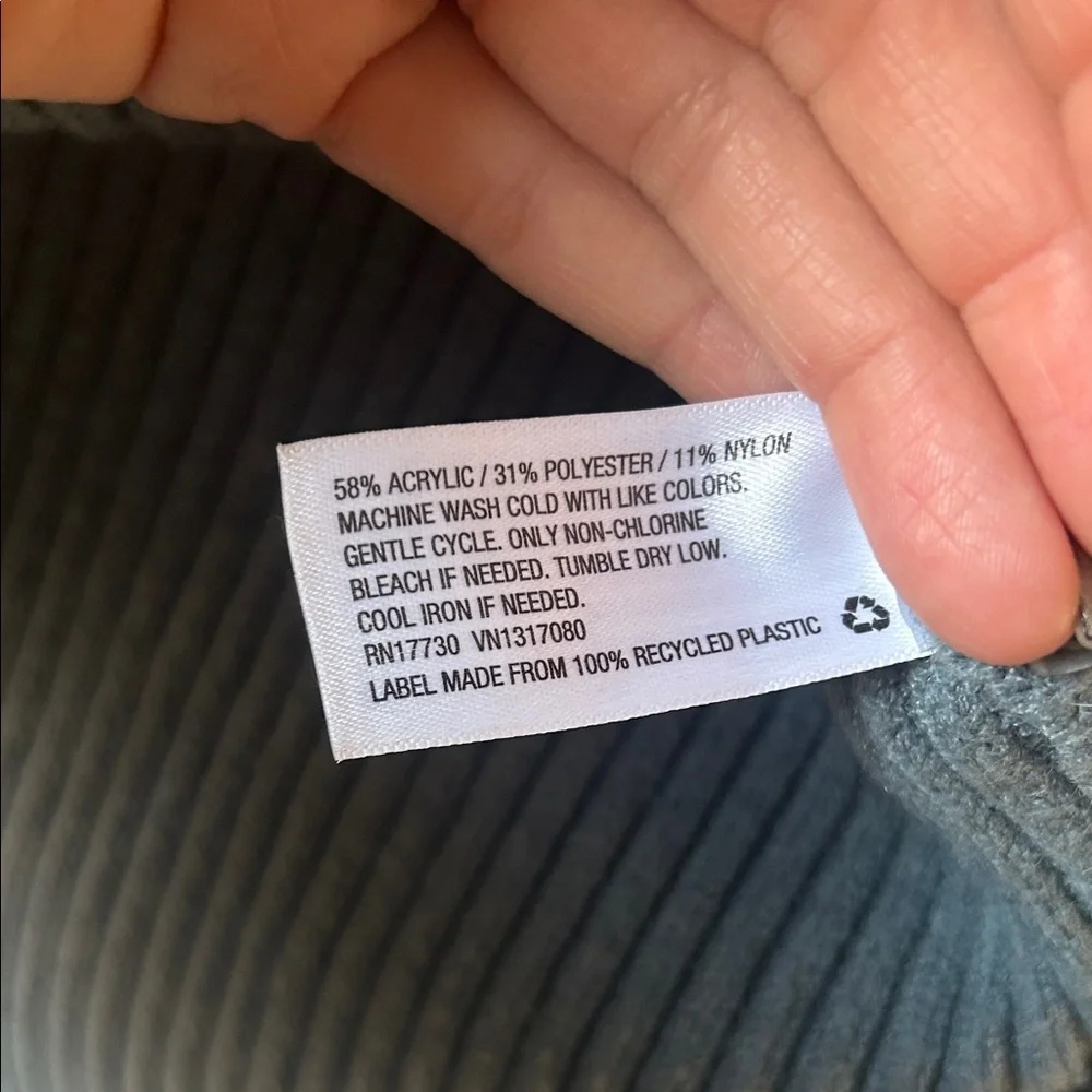 Oversized Ribbed Sweater - Picture 4 of 5